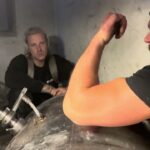 Кто работает тот ест